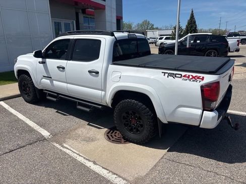 Used 2019 Toyota Tacoma TRD Sport AWD/4WD image 5