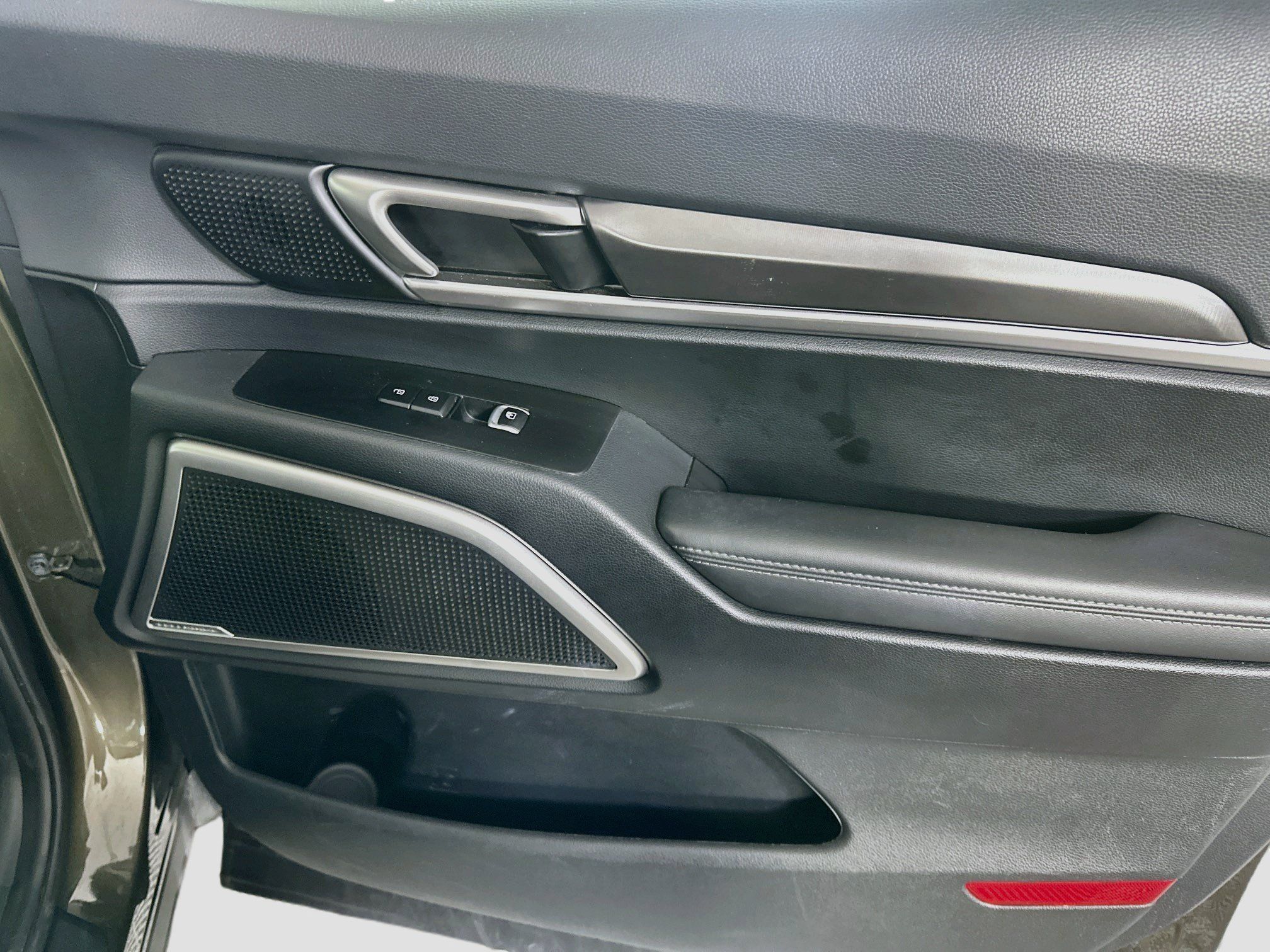 Used 2025 Kia Telluride S FWD image 34