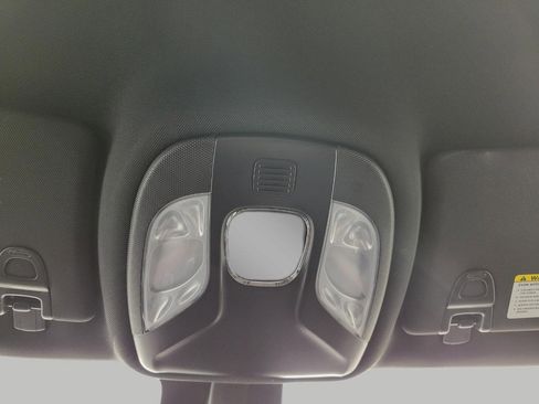 Used 2025 Jeep Compass Trailhawk AWD/4WD image 18