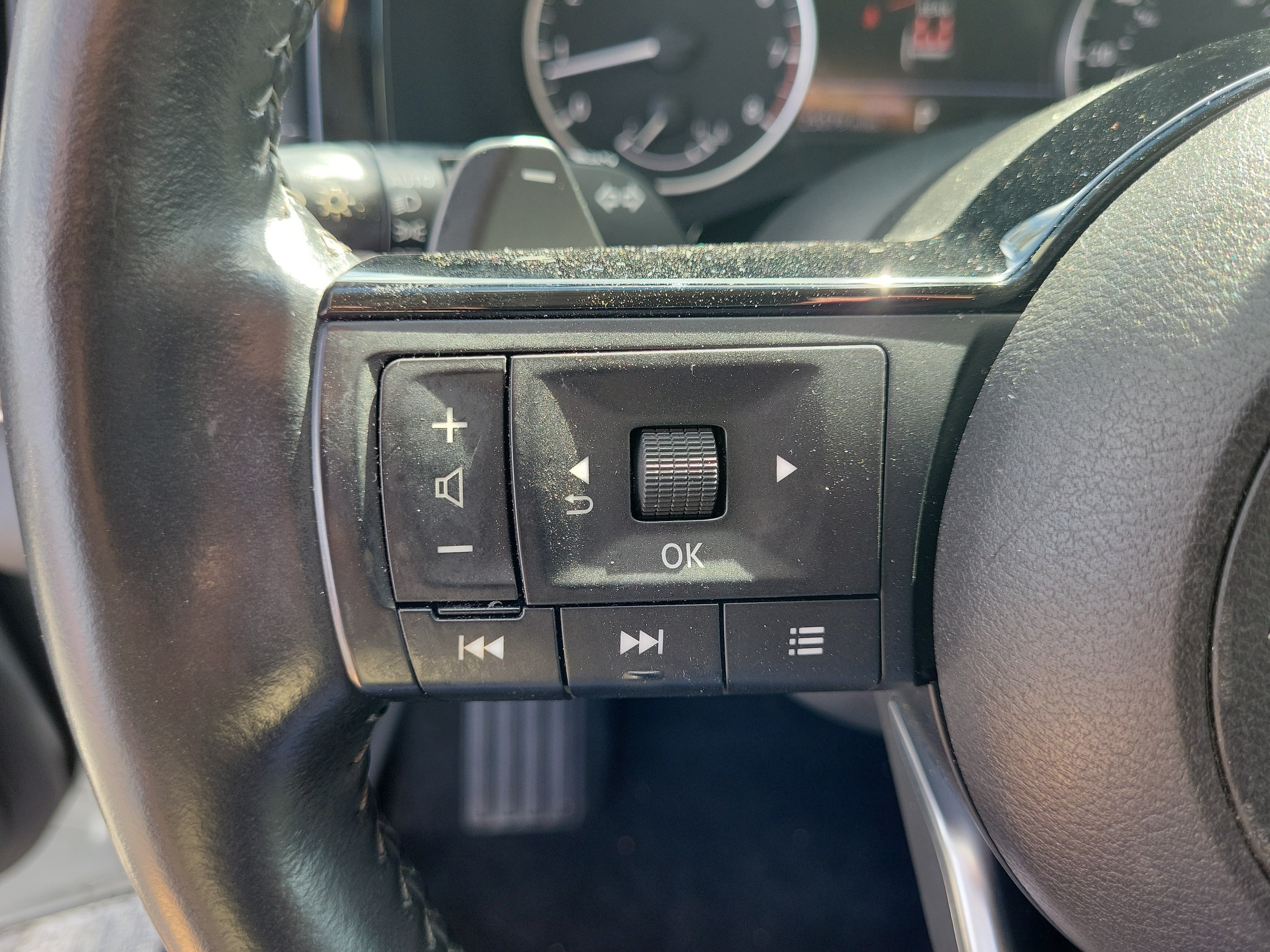 Certified 2024 Nissan Pathfinder SL w/ SL Premium Package FWD image 19