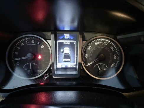 Used 2022 Toyota Tacoma TRD Sport w/ Technology Package image 25