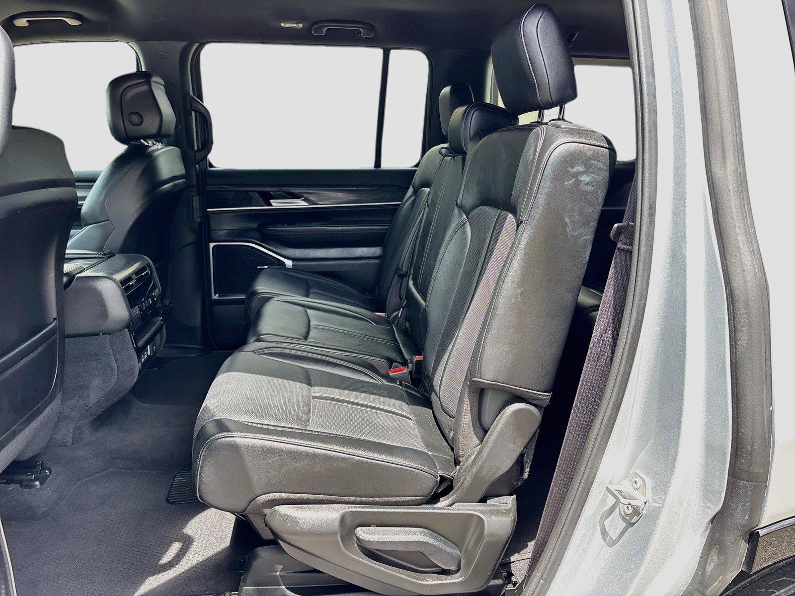Used 2024 Jeep Wagoneer Series II w/ Flexible Seating Group RWD image 25