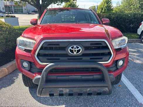 Used 2017 Toyota Tacoma SR5 w/ Tow Package AWD/4WD image 2