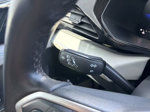 Used 2024 Volkswagen Taos SE AWD/4WD image 14