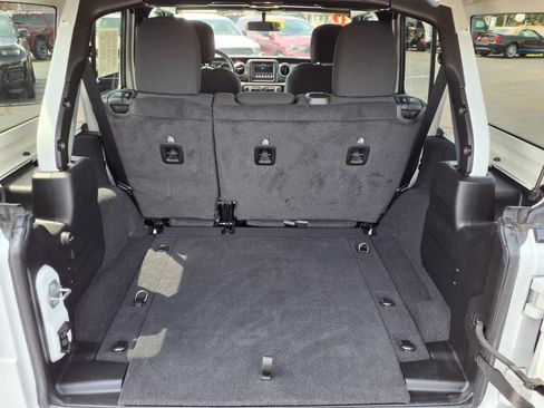 Used 2021 Jeep Wrangler Unlimited Sahara w/ Cold Weather Group image 20