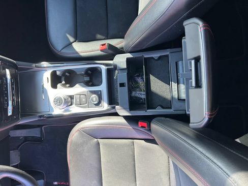 Used 2023 Ford Explorer ST-Line AWD/4WD image 35