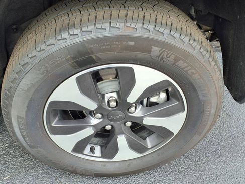 Certified 2024 Jeep Grand Cherokee Limited 4xe image 9