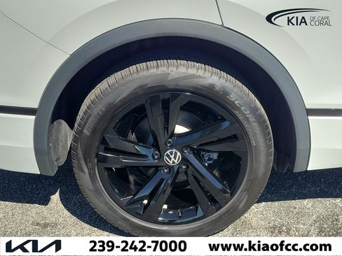 Used 2024 Volkswagen Tiguan SE R-Line AWD/4WD image 9
