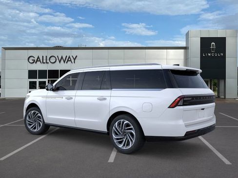 New 2025 Lincoln Navigator L Reserve AWD/4WD image 4