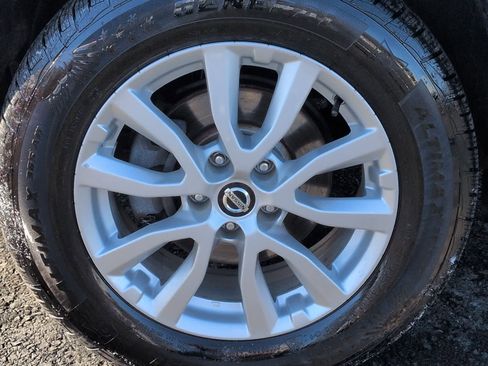 Used 2019 Nissan Rogue SV image 14