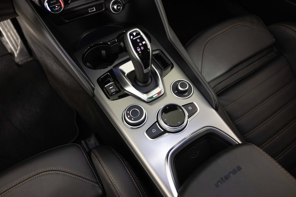 Used 2025 Alfa Romeo Giulia AWD w/ Driving Assist Package image 35