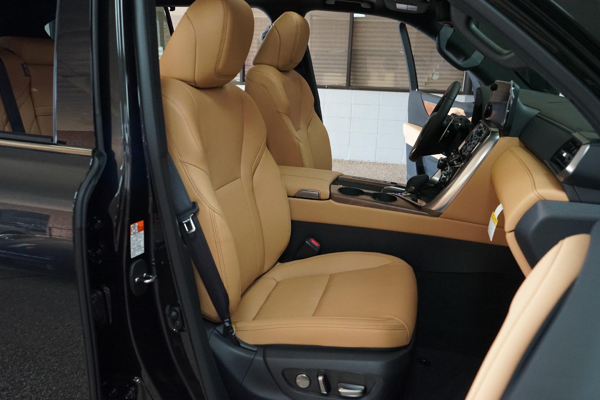Used 2026 Lexus LX 700h Luxury AWD/4WD image 10