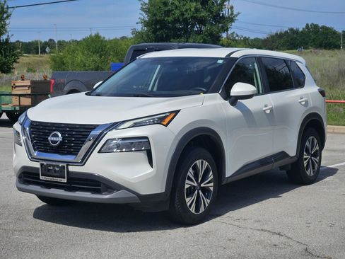 Used 2023 Nissan Rogue SV AWD/4WD image 3