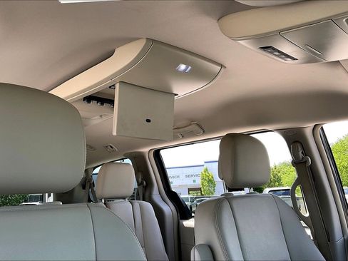 Used 2016 Chrysler Town & Country Touring-L w/ Driver Convenience Group FWD image 16