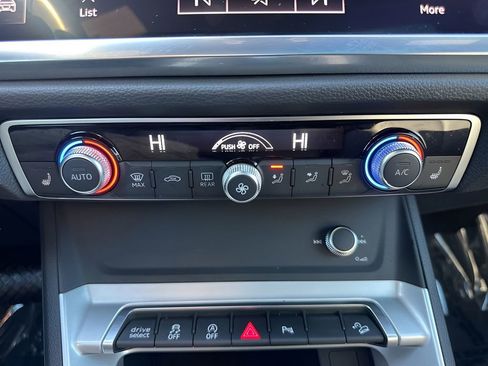 Used 2025 Audi Q3 2.0T Premium image 19