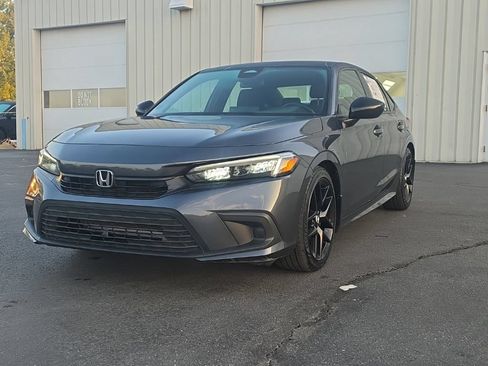 Used 2024 Honda Civic Sport image 3