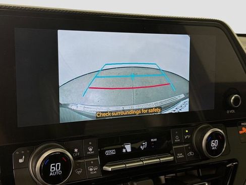 Used 2023 Toyota Highlander XSE FWD image 13