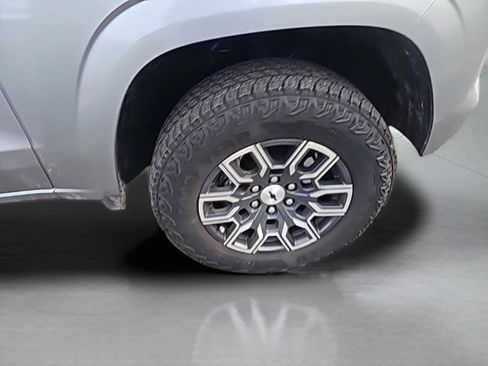 Used 2025 Chevrolet Colorado Z71 image 36