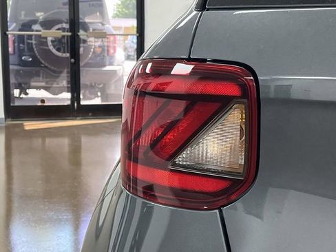Used 2025 Hyundai Venue SEL FWD image 12