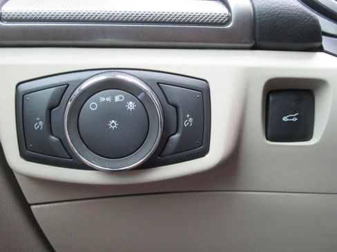 Used 2020 Ford Fusion SE FWD image 22