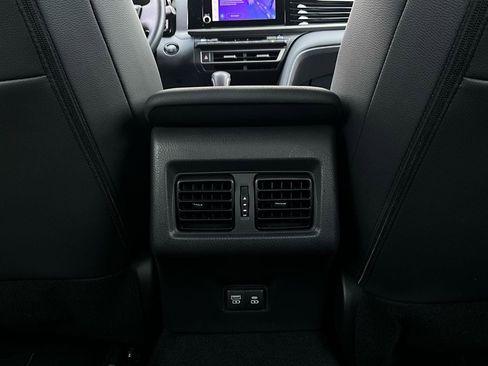 Used 2025 Toyota Camry SE image 13