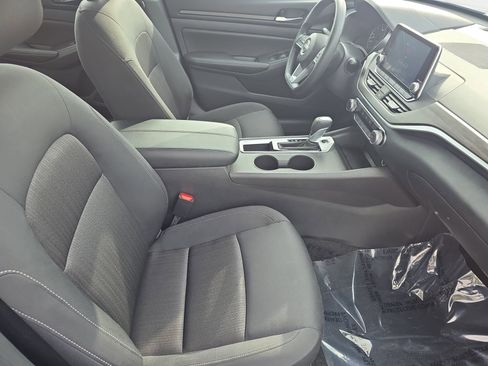 Used 2025 Nissan Altima 2.5 SV image 10