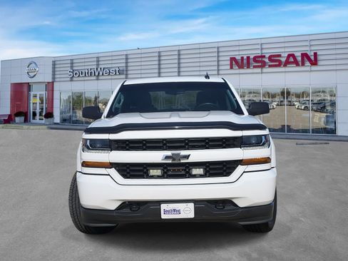 Used 2018 Chevrolet Silverado 1500 Custom w/ Custom Value Package image 10