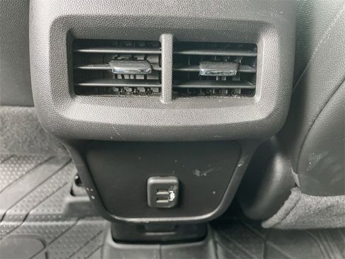 Certified 2024 Chevrolet Equinox RS image 21