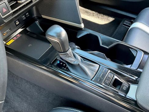 Used 2025 Toyota Camry SE image 15