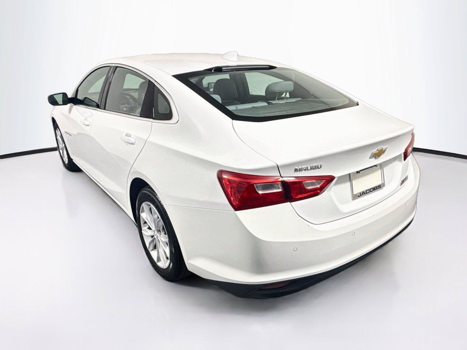Used 2025 Chevrolet Malibu LT FWD image 3
