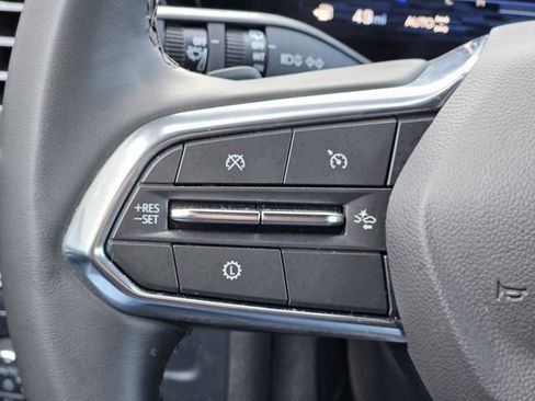 Used 2025 Chevrolet Suburban Z71 image 17