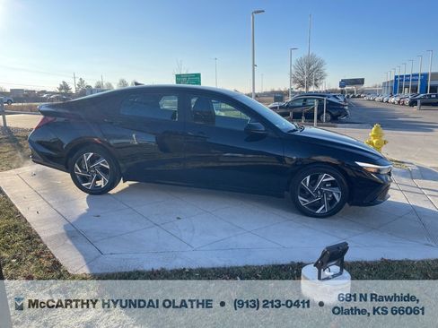 Certified 2025 Hyundai Elantra Sport image 15