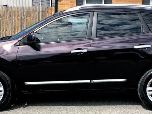 Used 2013 Nissan Rogue SV image 2