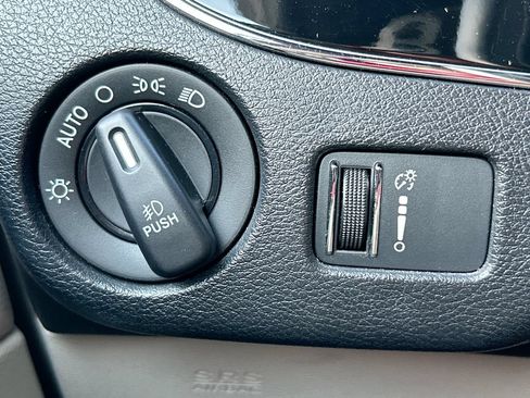 Used 2019 Dodge Grand Caravan SXT FWD image 18