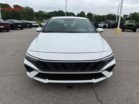 Used 2024 Hyundai Elantra SEL FWD image 8
