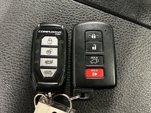 Used 2018 Toyota Highlander Limited Platinum AWD/4WD image 28