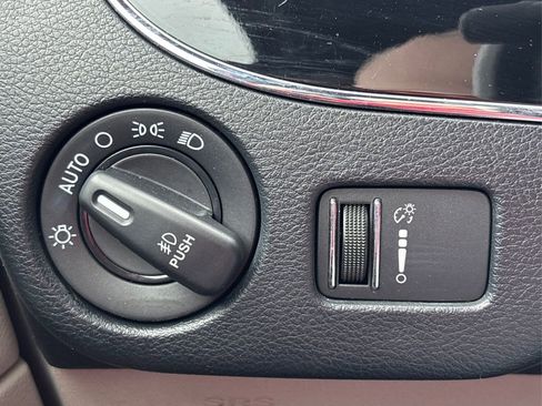 Used 2019 Dodge Grand Caravan SXT image 32