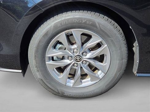 Used 2022 Toyota Sienna XLE w/ XLE Plus Package AWD/4WD image 8