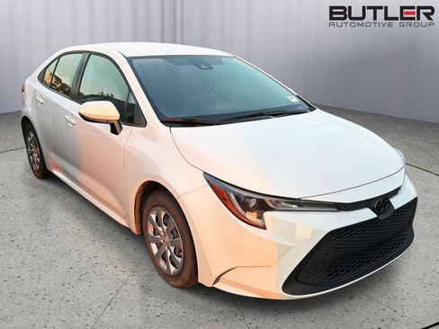 Certified 2021 Toyota Corolla LE FWD image 1