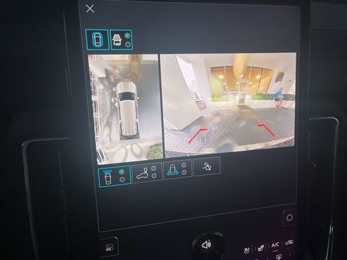 Used 2025 GMC Yukon XL Denali Ultimate image 9