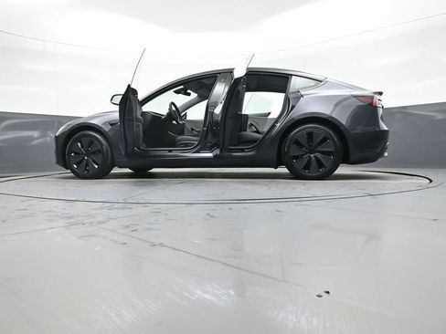 Used 2025 Tesla Model 3 Long Range image 51