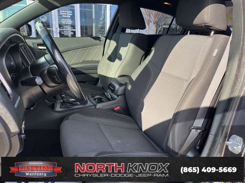 Used 2019 Dodge Charger SXT image 4