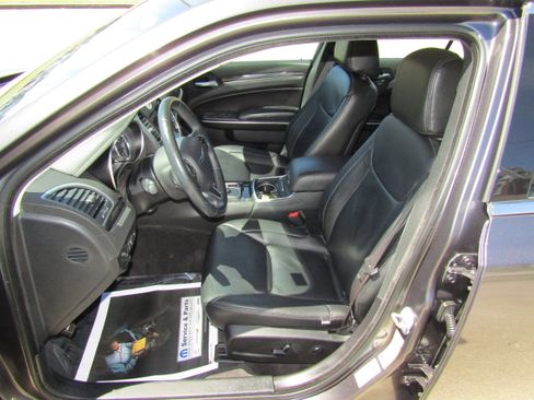Used 2018 Chrysler 300 Touring w/ Driver Convenience Group image 13