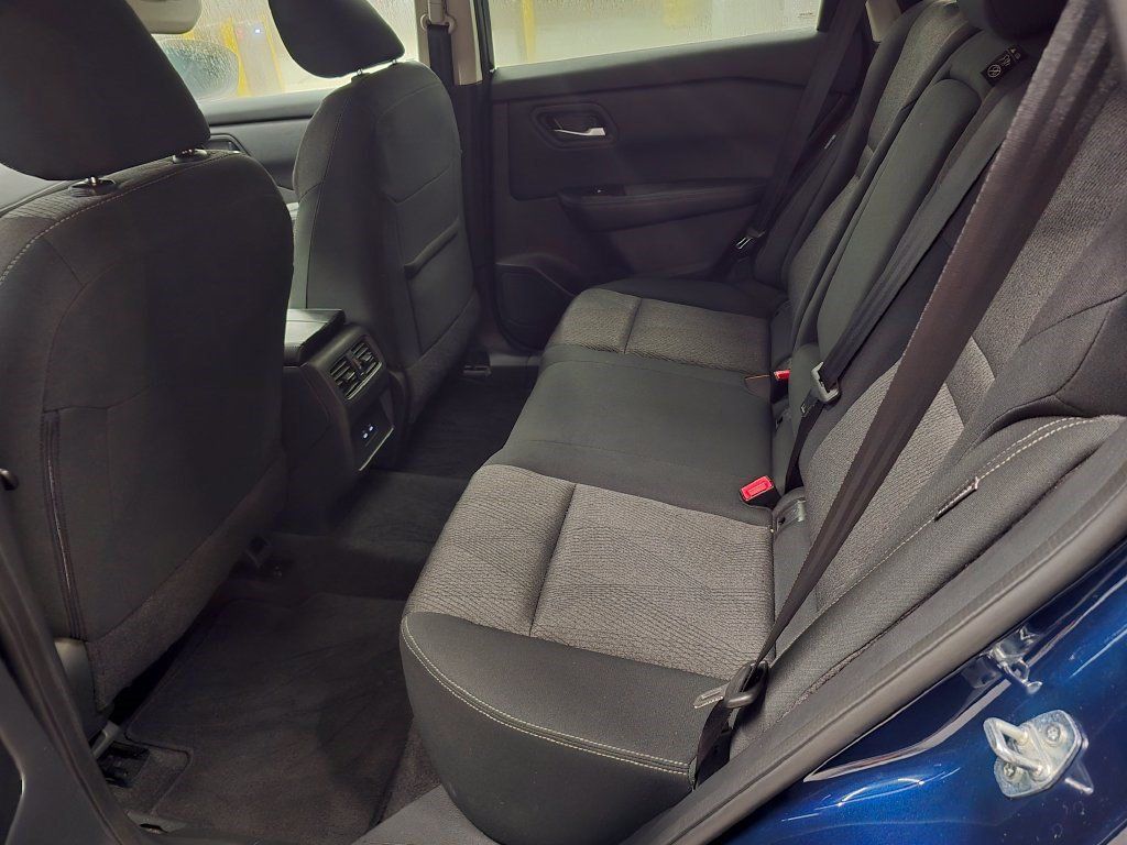 Used 2025 Nissan Rogue SV FWD image 29