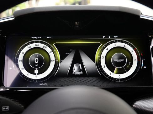 Used 2025 Aston Martin V8 Vantage Coupe RWD image 6