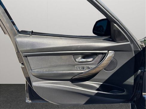 Used 2018 BMW 320i Sedan RWD image 15