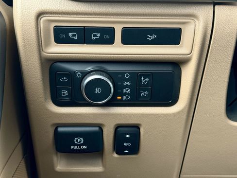 Used 2022 Ford F150 Lariat AWD/4WD image 19