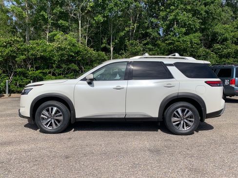 Used 2023 Nissan Pathfinder SL FWD image 5