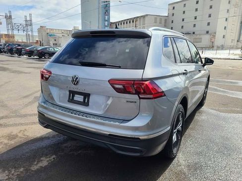 Used 2024 Volkswagen Tiguan SE image 7