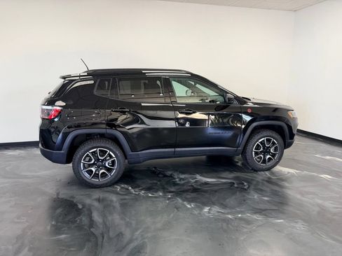 Used 2024 Jeep Compass Trailhawk AWD/4WD image 22
